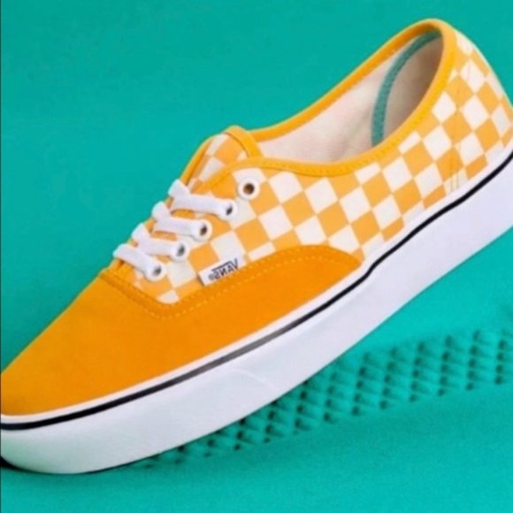 Vans Shoes - VANS COMFYCUSH CHECKERED AUTHENTIC ZINNIA WHITE M 6 / W 7.5 NWOB CLASSIC